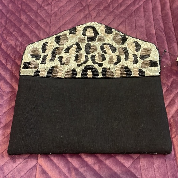 NWT Francesca’s Leopard beaded clutch - Picture 6 of 7